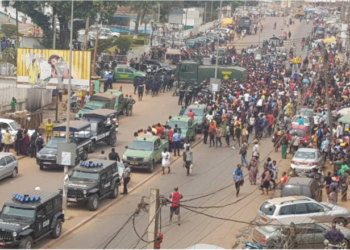 Teachers honour their fallen colleague with “No Chalk days”, heavy mobilization in Yaoundé