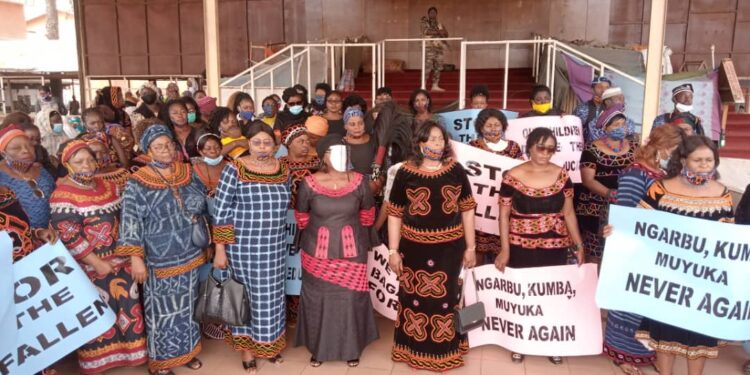 Cross section of NW Queen Mothers at the ceremony