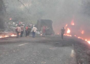 Vehicles in flames after the collision at the Dschang Cliff