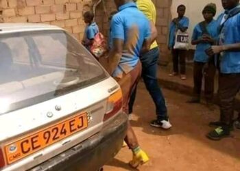 The student who assaulted his Principal and D.M. being taken out of the school campus