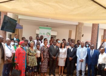 Family photo at the end of the workshop in Yaounde