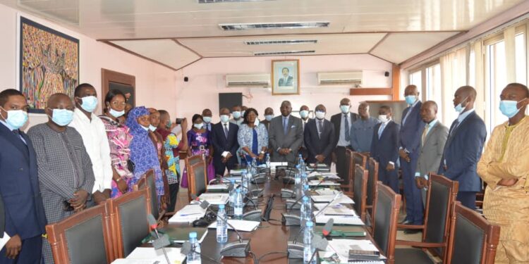 Séminaire-atelier de deux jours, ouvert ce lundi 08 février 2021 à Yaoundé par le Secrétaire Général du Ministère de l’Economie, de la Planification et de l’Aménagement du Territoire, Jean TCHOFFO.
