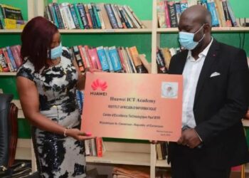 Representatives from Huawei and IAI during the launch of the training program