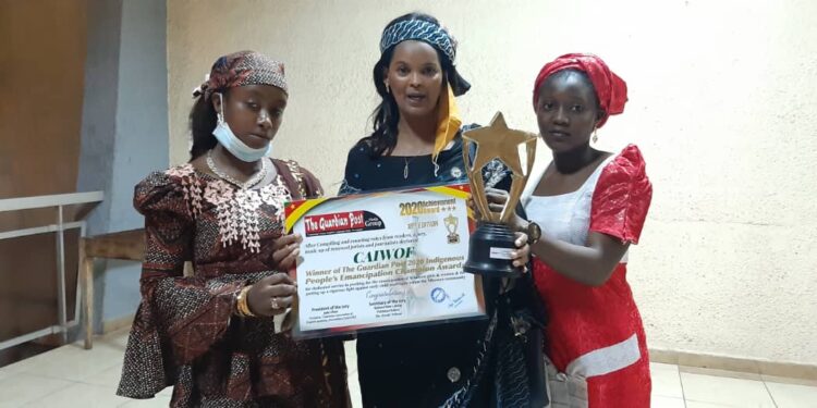 Bouba Aeisatu, with her award