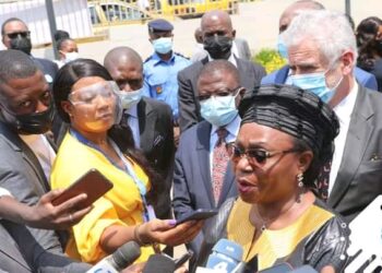 Camtel's GM, Judith Yah Sunday Epse Achidi, explaining the Bilingualism vision to the press