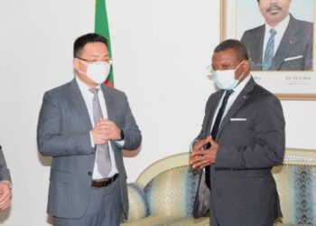 Huawei scribe Terry He (L), and PM Dion Ngute (R)