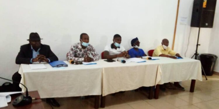 Riverains de Safacam devant la presse le 1er juillet 2021