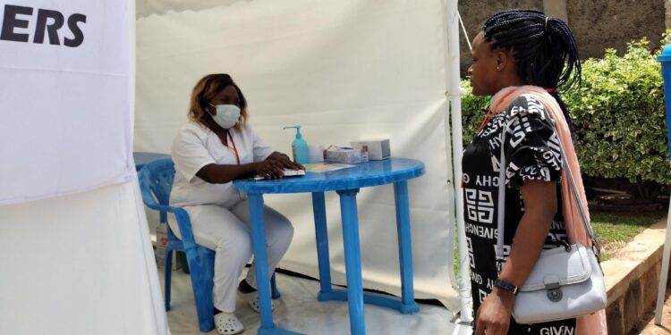 Image of an official from Doctors Without Borders assisting the government of Cameroon in it's Covid-19 response plan. (Photo Credit: MSF)