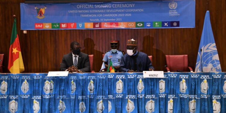 Coordinator Mathias Z. Naab, and Minister Alamine Ousmane Mey during the signing ceremony