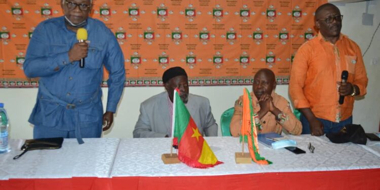 Cyrille Sam Mbaka (L), Bar. Paul Apoupoh POUFONG (R), during the National Council Meeting of August 27