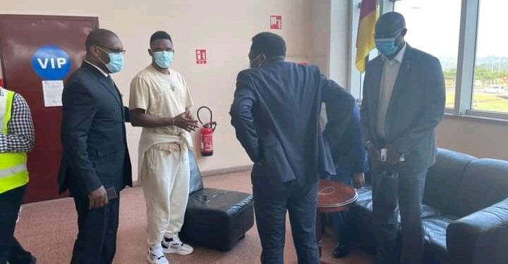 CAF delegation accompanied by FECAFOOT president received by an inspector general of service at the ministry of sports and physical education