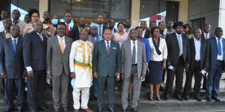 Les Maires des Communes des régions du Centre, Sud et Est ce mardi 07 décembre 2021 à Ebolowa, à l'occasion du tout premier atelier interrégional de vulgarisation du Contrat Plan État-Communes.