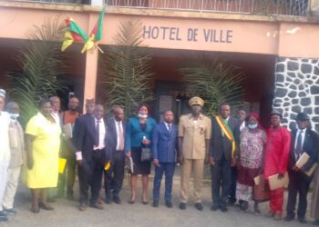 les conseillers municipaux au cours d’une session ordinaire, présidée par le Maire Dieudonné Kemeni
