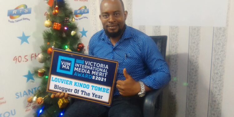 Journalist/Blogger, Louvier Kindo Tombe, with his award inside the studios of Radio Siantou in Yaounde