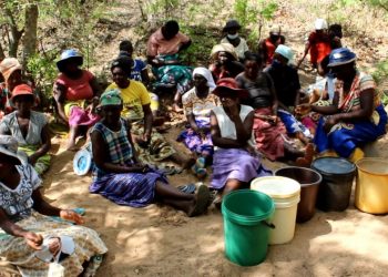 Zimbabwean Women Harvesting Water to Beat Drought