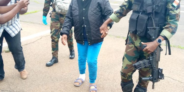 Senator Regina Mundi received by officials at the Bamenda airport in Bafut