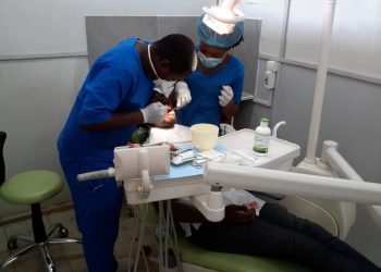 Practique-de-la-dentisterie-sans-mercure-Hopitaux-Baptistes-du-Cameroun-Yaounde-Etoug-Ebe.-Photo-CREPD-2020