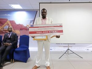 The Guardian Post Senior Editor, Solomon Tembang brandishing award 