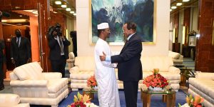 Chadian Head of State, Mahamat Idriss Deby (L), and President Paul Biya of Cameroon (R)
