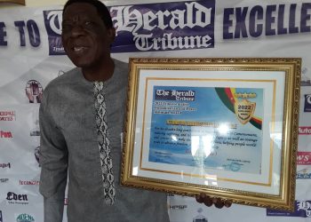 Ntumfor Barrister Nico Halle brandishing his award