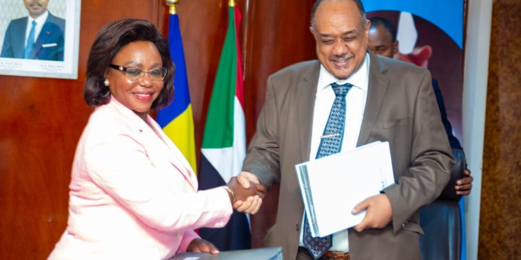 Camtel's GM, Judith Yah Sunday (L), GM of SUDACHAD, KHALID Mohamed El Hassan (R)