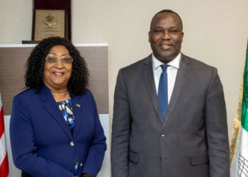 Liberia : « Les interventions de la Banque africaine de développement ont eu un impact positif dans notre pays », déclare l’envoyé libérien au directeur exécutif de la circonscription