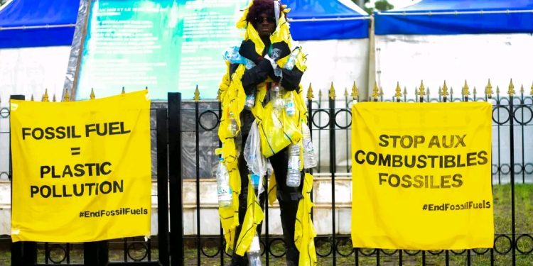 Yaoundé: Greenpeace Africa activists mobilise to demand the abandonment of fossil fuels