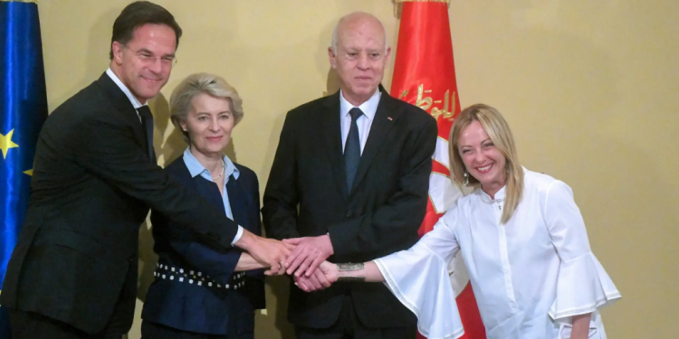 La Commission européenne devrait cesser d’ignorer les abus commis par la Tunisie à l’encontre de migrants