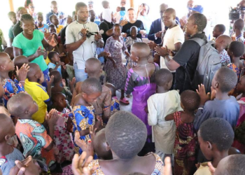 REPORTAGE – Kits scolaires, engrais, médicaments : dans le nord-ouest du Bénin, l’ONU apporte de l’aide aux réfugiés