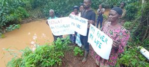Inhabitants of Essoboutou village in Nkoteng protesting 