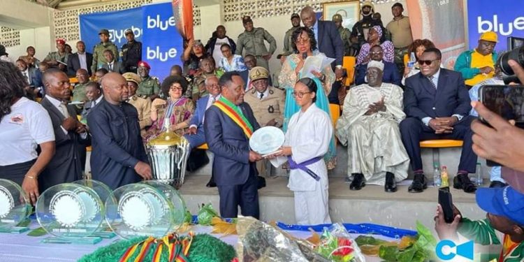 Officials at the prize award ceremony in Limbe