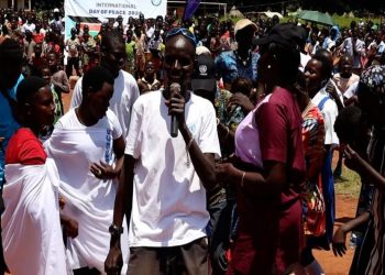 Tambura residents walk and dance their way to Peace Day celebrations