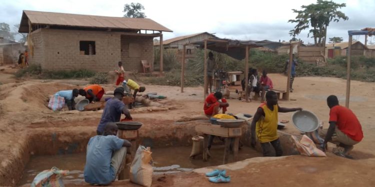 Local artisanal miners in Cameroon