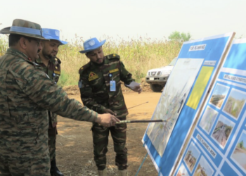 UNMISS Force Commander inspects road repairs by peacekeeping engineers in Eastern Equatoria