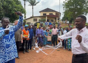 REI Cameroon CEO (right), SIL Director General (left) during cutting ribbon ceremony
